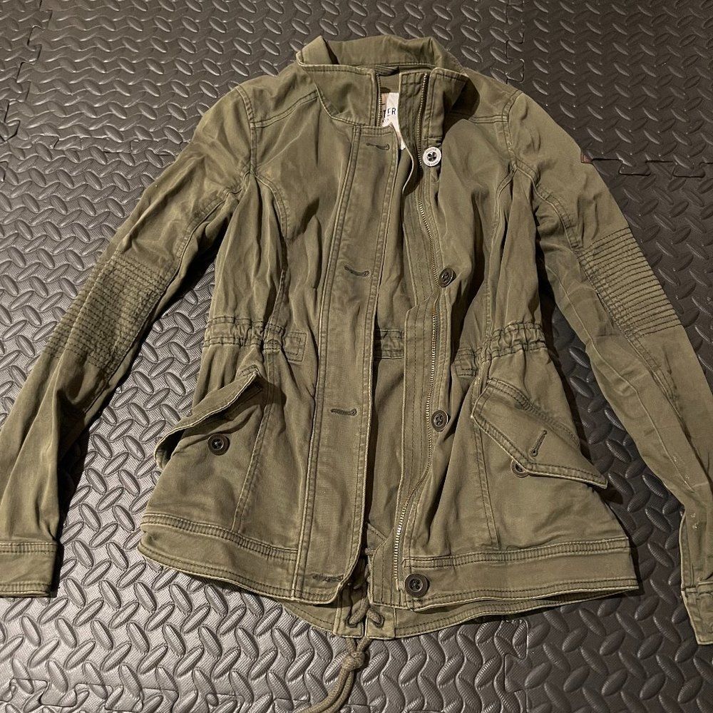 Hollister army green everyday jacket XS